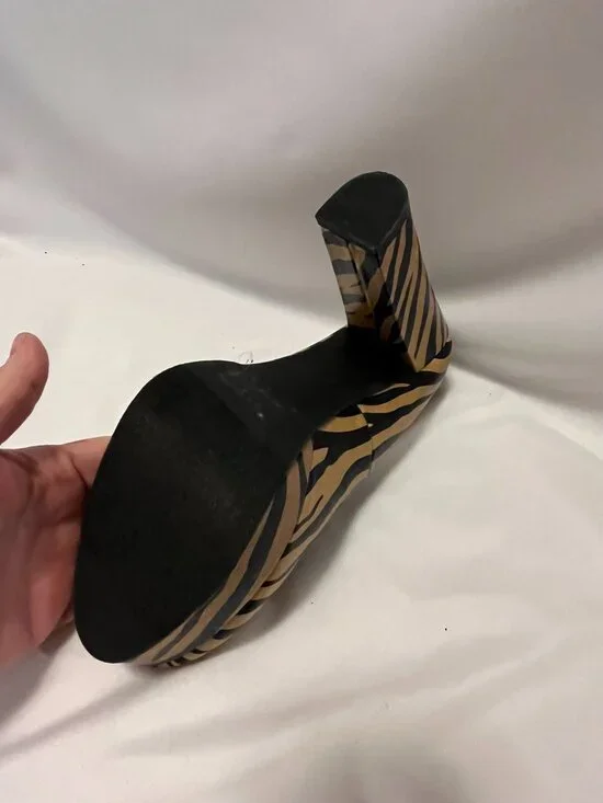 Forever 21 Tiger Print Platform Heels – Size 8 – NWOT - Picture 14 of 16